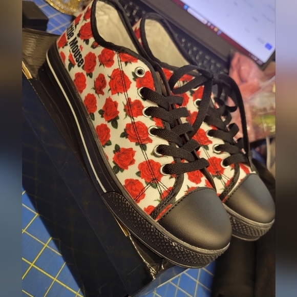 Floral Rose Canvas Sneakers with Black Accents Size 8 (38) - Picture 3 of 13